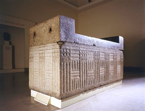  Sarcophagus of Seperat: 은빛 광채와 신화적인 장면이 조화를 이룬 고대의 걸작!